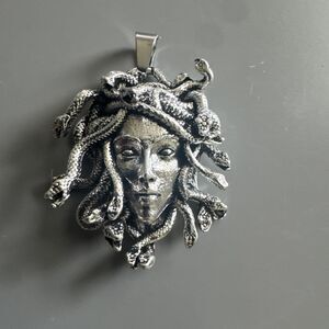 Medusa Face Head Pendant Silver Tone 24 Inch Box Necklace Chain Unisex Snakes